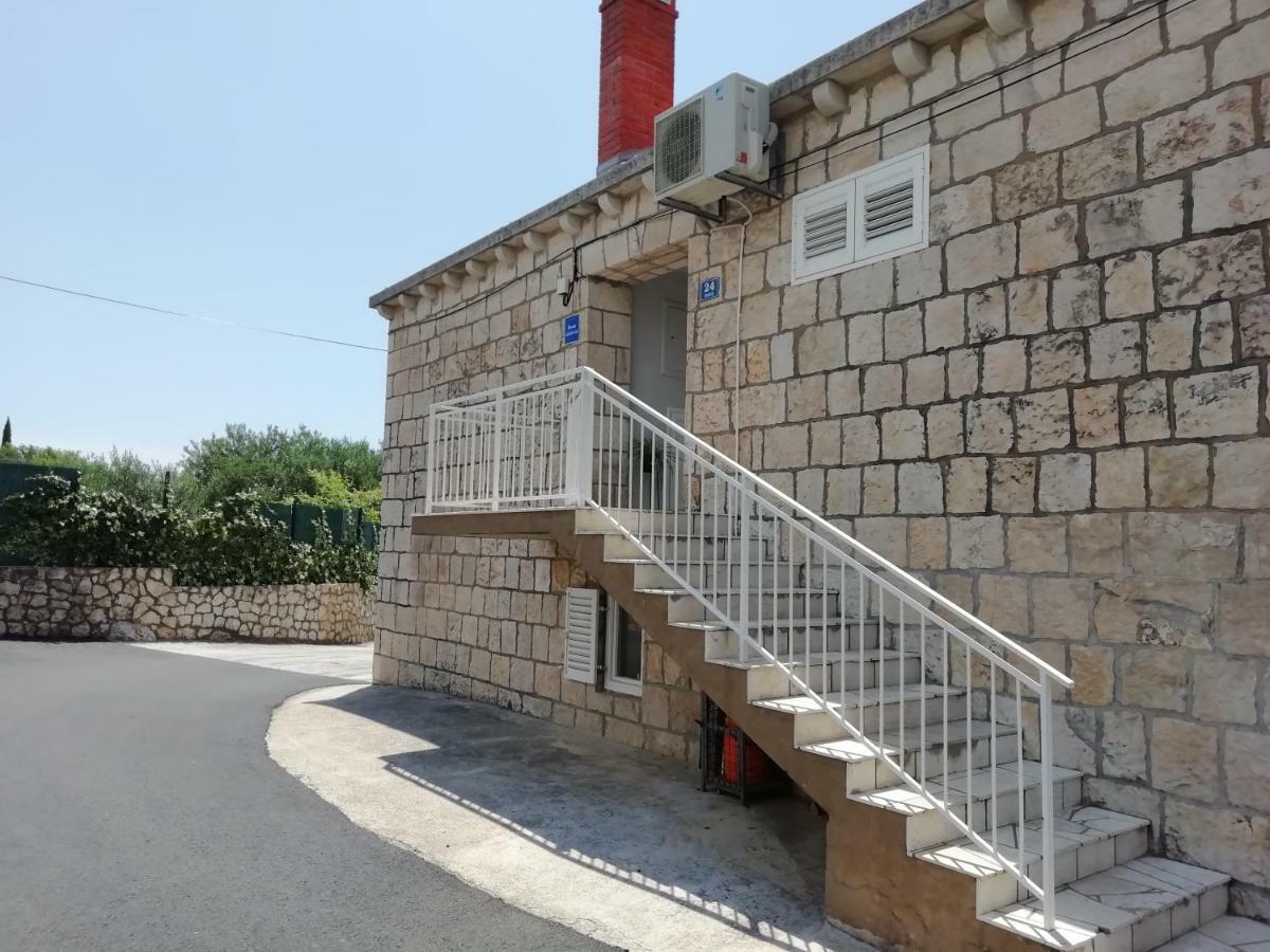 Village Apartment Skuric Cilipi Bagian luar foto